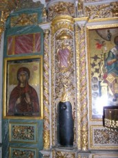 Στο ναό του Πατριαρχείου: τμήμα της κολόνας όπου, κατά την παράδοση, δέθηκε και μαστιγώθηκε ο Χριστός
